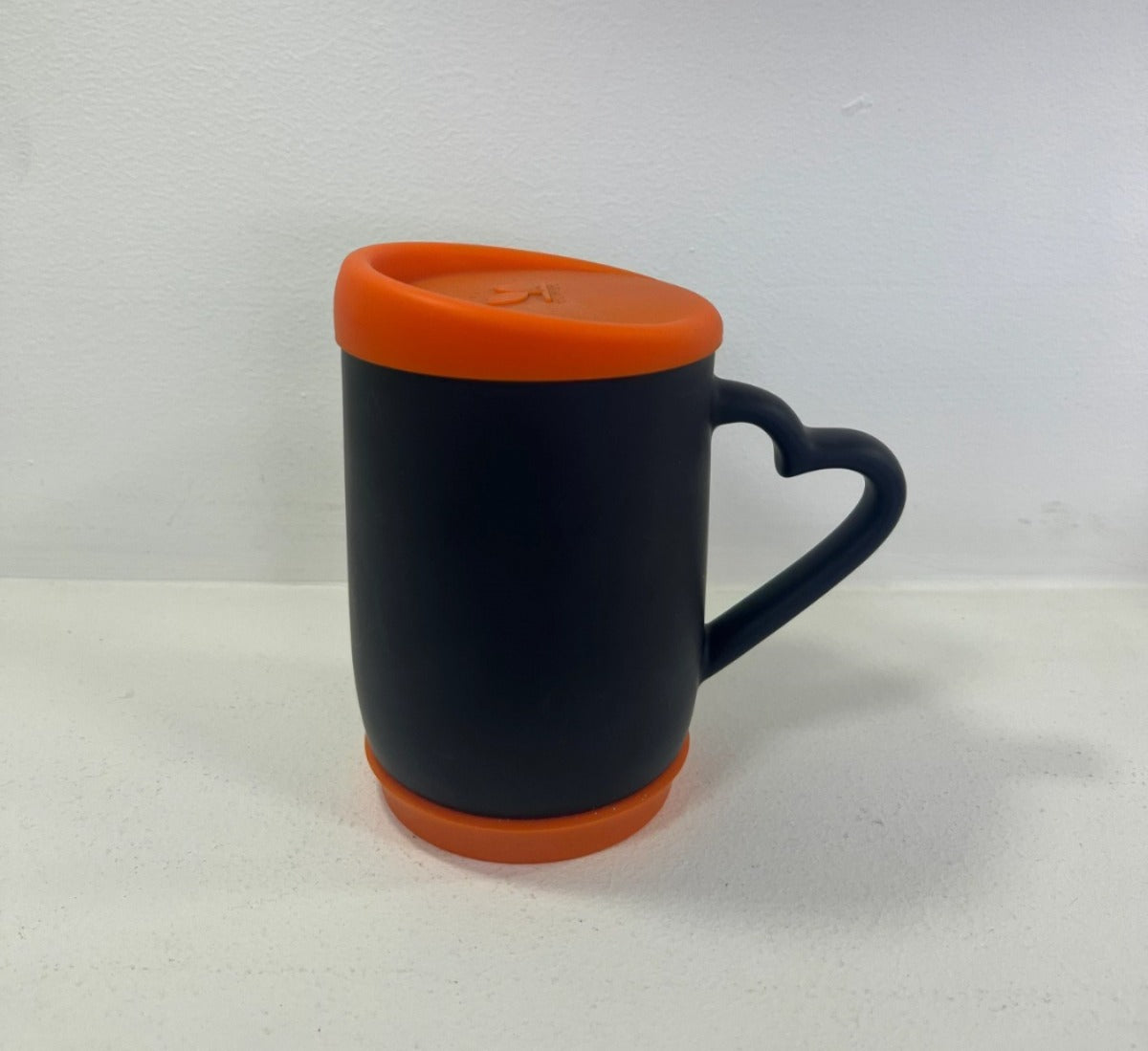 Mug Mágico con Oreja de Corazón + Tapa y Base de Silicona